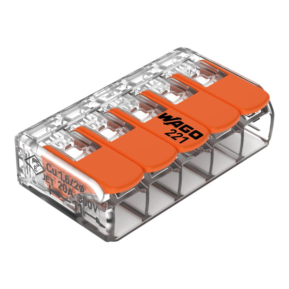 Eine 5-Leiter WAGO COMPACT Verbindungsklemme der Serie 221-415 auf weißem Hintergrund. Die Klemme besitzt ein transparentes Gehäuse, fünf geschlossene, orangefarbene Betätigungshebel mit schwarzem WAGO-221-Aufdruck auf dem mittleren Hebel und fünf quadratische Leitereinführungen auf der Vorderseite. Auf der linken Seite befinden sich technische Spezifikationen