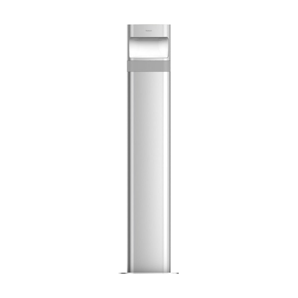 Moderne silberne LED-Wegeleuchte mit rechteckigem Design auf hellem Hintergrund.