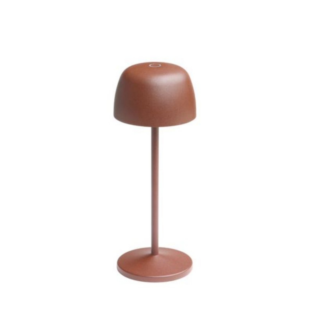 Braune Akku-Tischlampe mit rundem Lampenschirm und schlankem Standfuß für flexible Beleuchtung